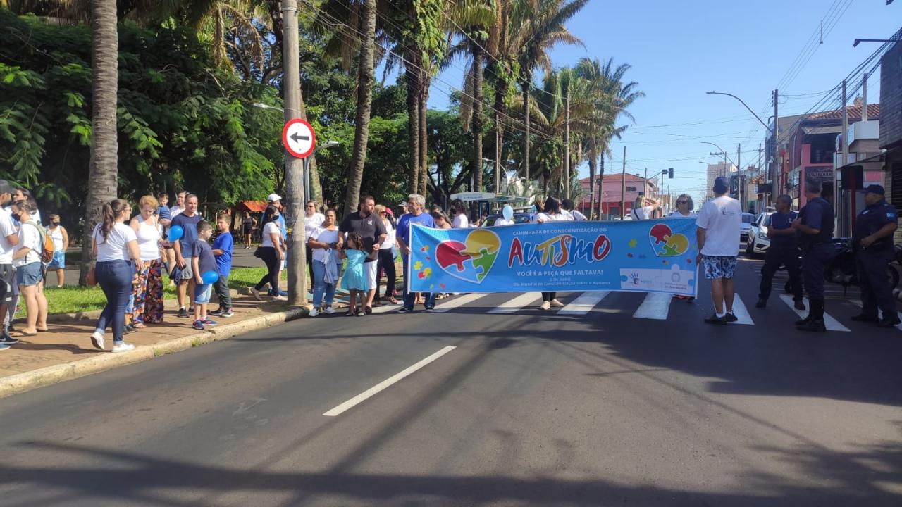 Foto 3 de 7 — Caminhada celebra o Dia Mundial de Conscientização do Autismo em Araraquara